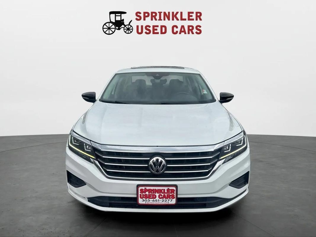Used 2022 Volkswagen Passat 2.0T FWD image 2