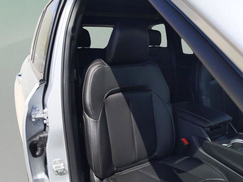 New 2025 Jeep Grand Cherokee Limited RWD image 32