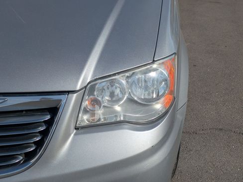 Used 2015 Chrysler Town & Country Touring w/ Driver Convenience Group FWD image 12
