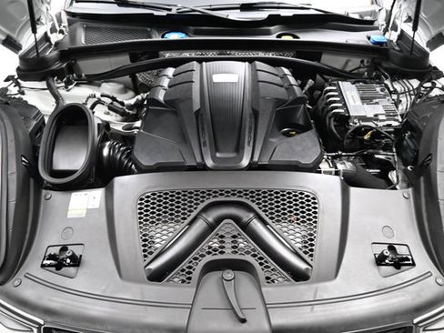 Used 2023 Porsche Macan GTS image 6