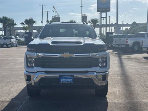 Used 2024 Chevrolet Silverado 3500 LT RWD image 2