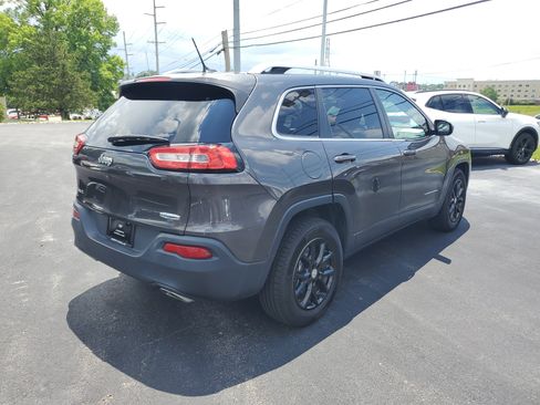 Used 2015 Jeep Cherokee Latitude w/ Comfort/Convenience Group AWD/4WD image 3