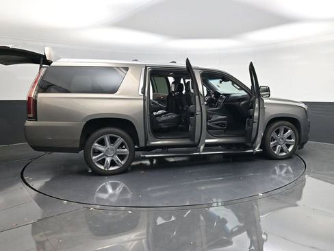 Used 2018 Cadillac Escalade ESV Premium Luxury image 63