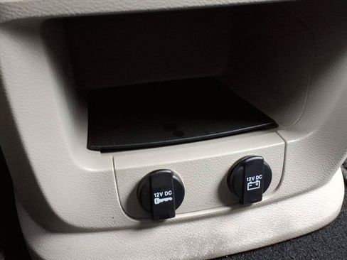 Used 2018 Dodge Grand Caravan SE w/ UConnect Hands-Free Group FWD image 31
