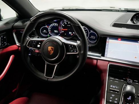 Used 2018 Porsche Panamera 4S image 10