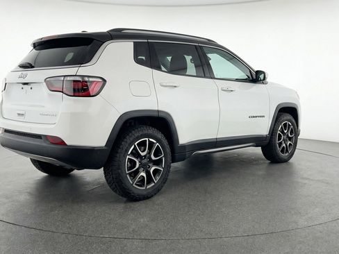 Used 2025 Jeep Compass Trailhawk image 9