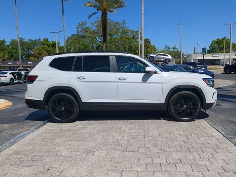Certified 2023 Volkswagen Atlas SE w/ Panoramic Sunroof Package image 3