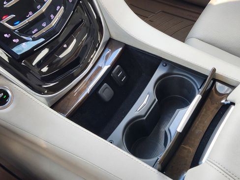 Used 2019 Cadillac Escalade Premium Luxury AWD/4WD image 17