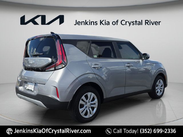 Used 2025 Kia Soul LX FWD image 5