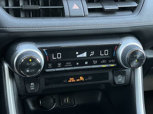 Used 2025 Toyota RAV4 XLE FWD image 18