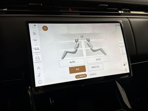 New 2025 Land Rover Range Rover Sport SE image 17