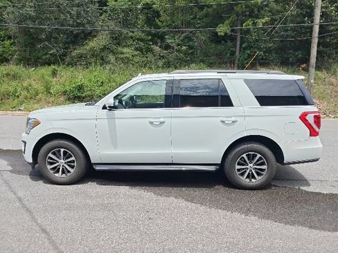 Used 2020 Ford Expedition XLT w/ Equipment Group 202A AWD/4WD image 5