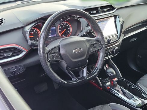 Used 2023 Chevrolet TrailBlazer RS w/ Sun and Liftgate Package image 5