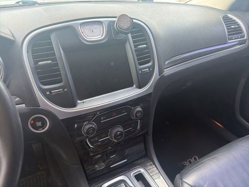 Used 2016 Chrysler 300 Limited RWD image 10