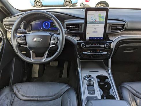 Certified 2023 Ford Explorer Platinum w/ Technology Package image 16