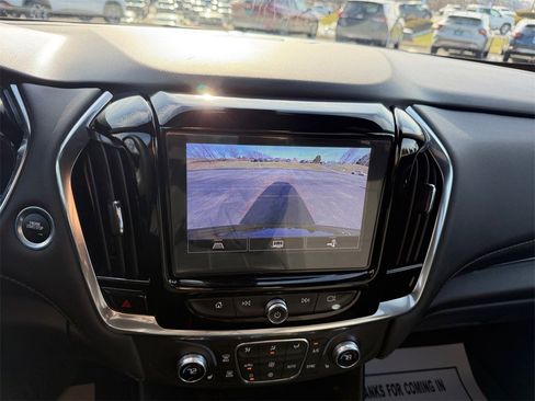 Used 2023 Chevrolet Traverse LT image 18