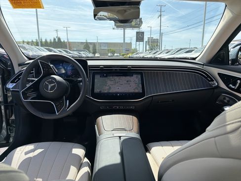 Used 2025 Mercedes-Benz E 450 4MATIC Sedan image 27