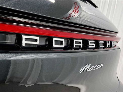 Used 2025 Porsche Macan image 34