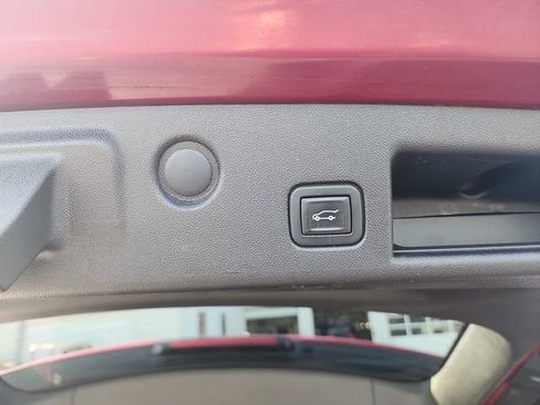 Used 2020 Chevrolet Equinox LT w/ Sport Edition FWD image 16