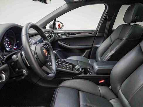 Used 2025 Porsche Macan Turbo image 23