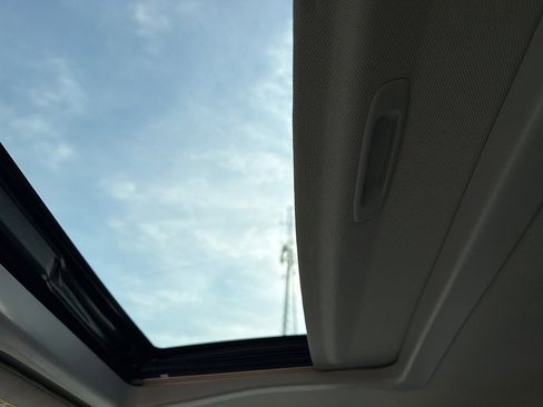 Used 2017 Toyota Sienna XLE w/ XLE Navigation Package FWD image 13