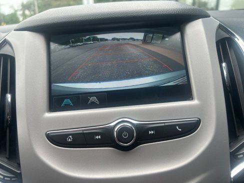 Used 2017 Chevrolet Cruze LS FWD image 16