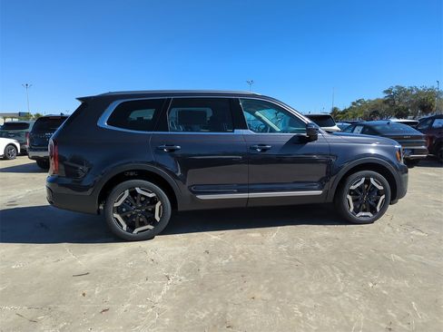 New 2025 Kia Telluride S image 9