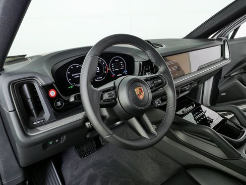 New 2026 Porsche Cayenne Coupe AWD/4WD image 4
