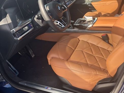 Used 2023 BMW 740i image 3