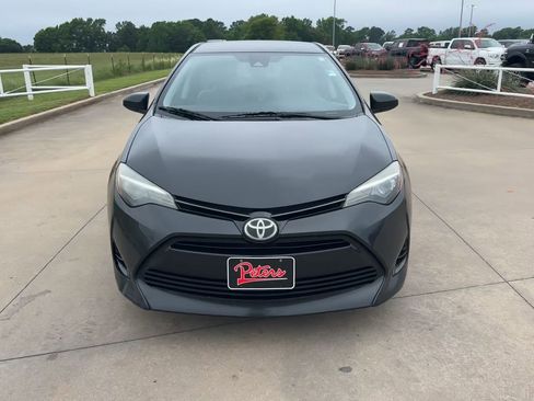 Used 2017 Toyota Corolla LE FWD image 4