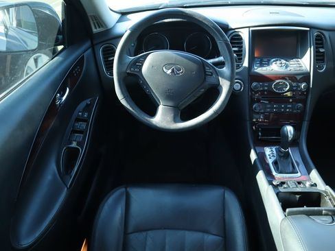 Used 2017 INFINITI QX50 2WD w/ Deluxe Touring Package image 5