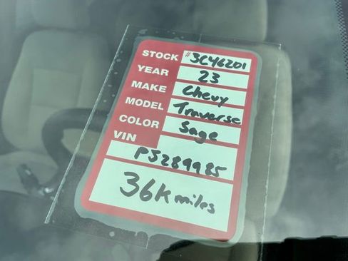 Used 2023 Chevrolet Traverse LT image 36