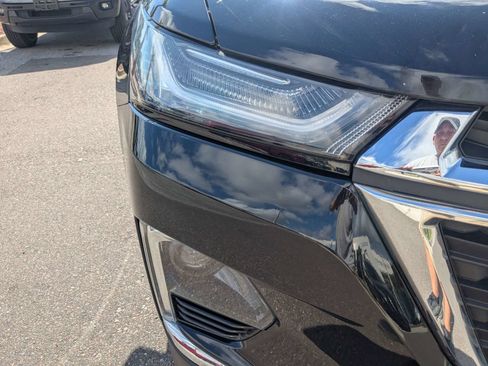 Used 2023 Chevrolet Traverse LT FWD image 10