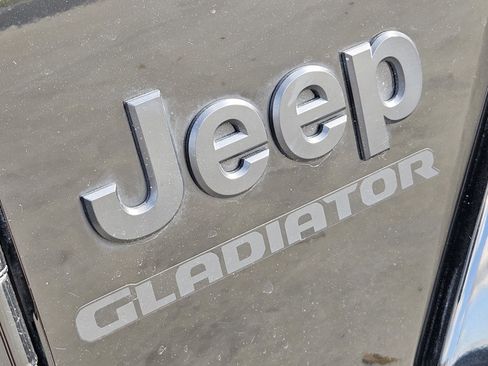 Used 2022 Jeep Gladiator Sport image 14