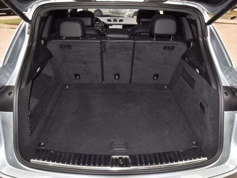 Used 2022 Porsche Cayenne AWD/4WD image 36