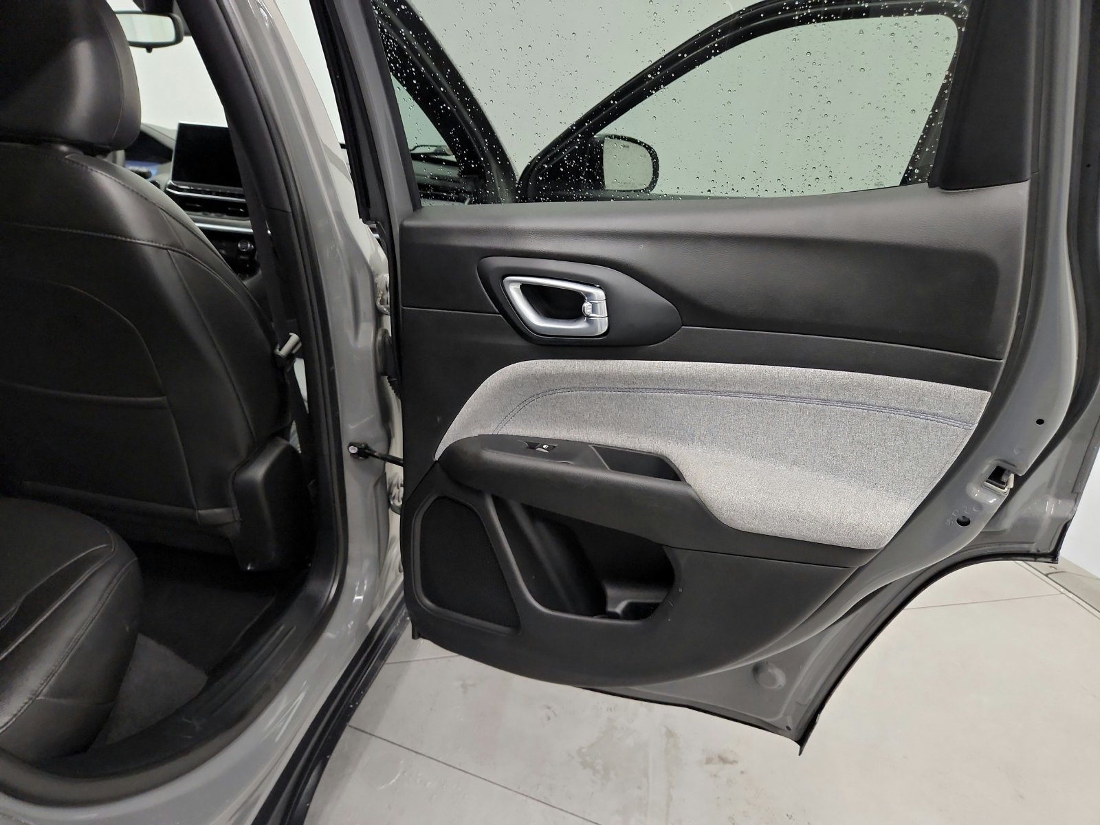 Used 2024 Jeep Compass Latitude AWD/4WD image 29