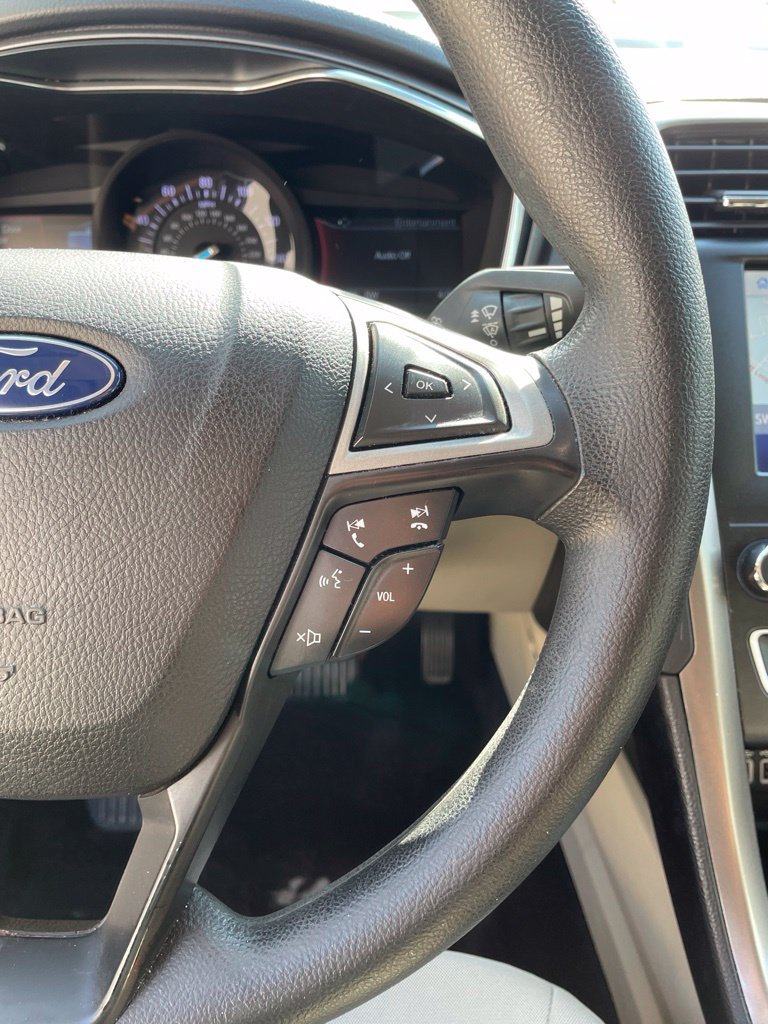 Used 2020 Ford Fusion SE FWD image 13