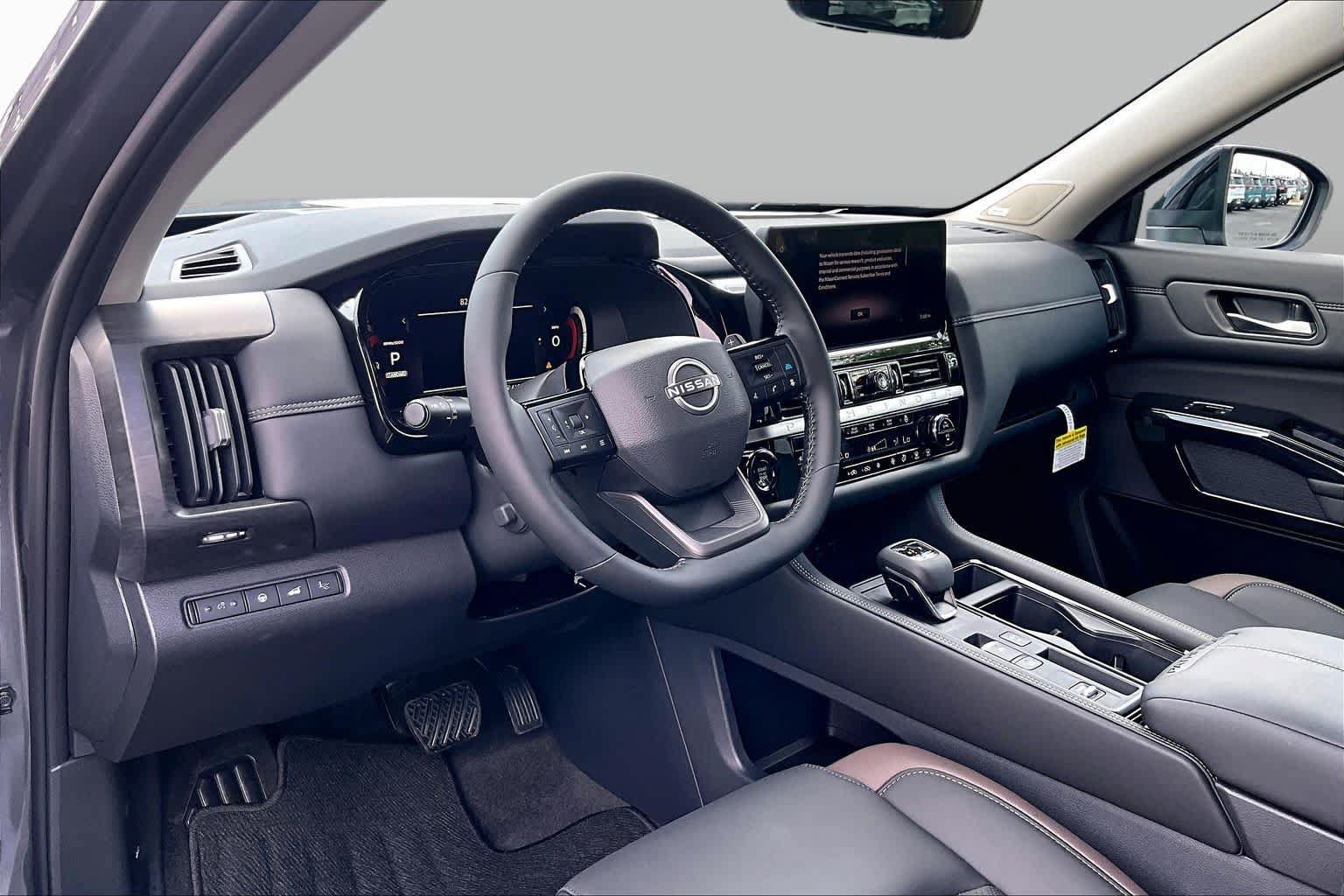 New 2026 Nissan Pathfinder Platinum FWD image 8