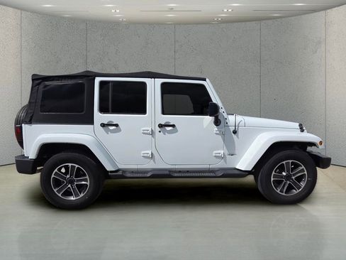 Used 2017 Jeep Wrangler Unlimited Sahara w/ Max Tow Package AWD/4WD image 2