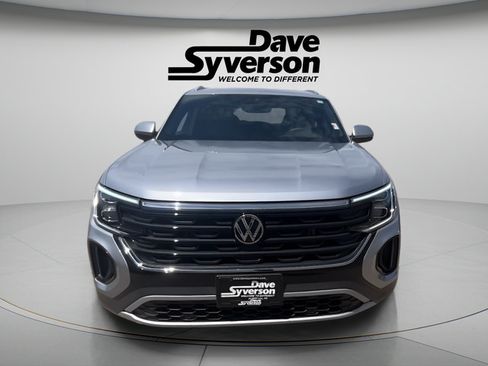 Used 2024 Volkswagen Atlas Cross Sport SE AWD/4WD image 2