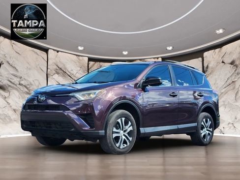 Used 2018 Toyota RAV4 LE FWD image 1