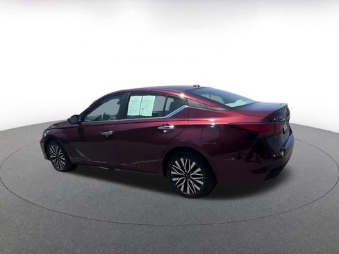 Used 2025 Nissan Altima 2.5 SV FWD image 10
