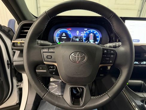 Used 2025 Toyota Crown Signia image 41