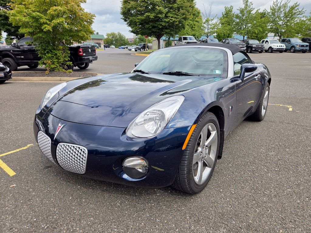 Used 2006 Pontiac Solstice Convertible w/ Premium Package RWD image 3
