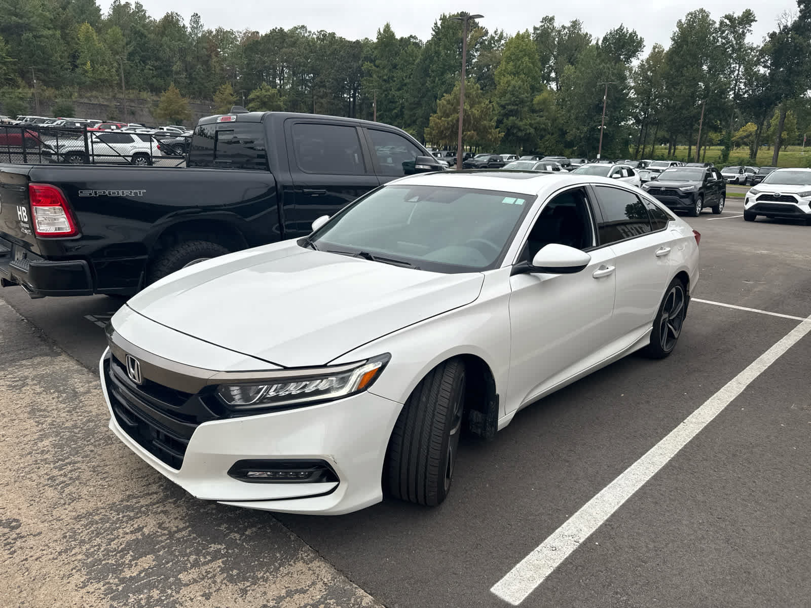 Used 2018 Honda Accord Sport image 2