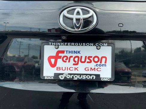 Used 2014 Toyota Highlander XLE AWD/4WD image 9