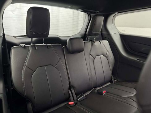 New 2026 Chrysler Pacifica Select image 37