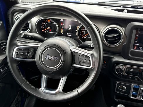 Used 2018 Jeep Wrangler Unlimited Sahara AWD/4WD image 14