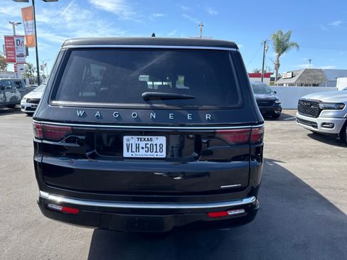 Used 2024 Jeep Wagoneer L Series II w/ Flexible Seating Group RWD image 18
