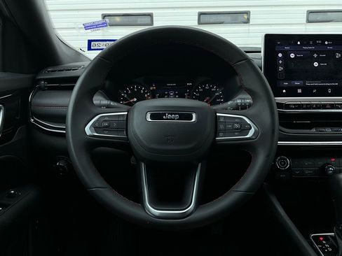 Used 2025 Jeep Compass Trailhawk w/ Trailer Tow Group image 33